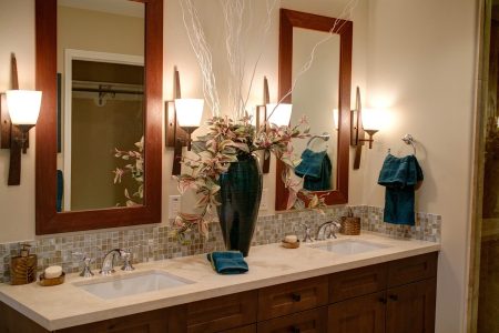Idées de salle de bain blanc et bois pour harmoniser nature et modernité