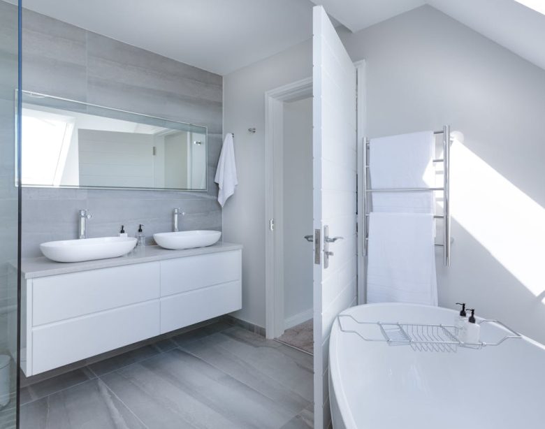astuces et idées pour optimiser 2 m² pour l'Aménagement d'une petite salle de bain