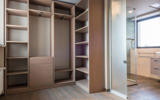 largeur idéale pour un couloir de dressing
