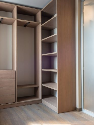 largeur idéale pour un couloir de dressing