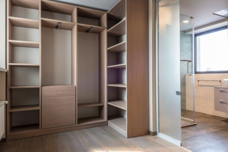 largeur idéale pour un couloir de dressing