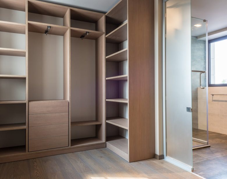 largeur idéale pour un couloir de dressing