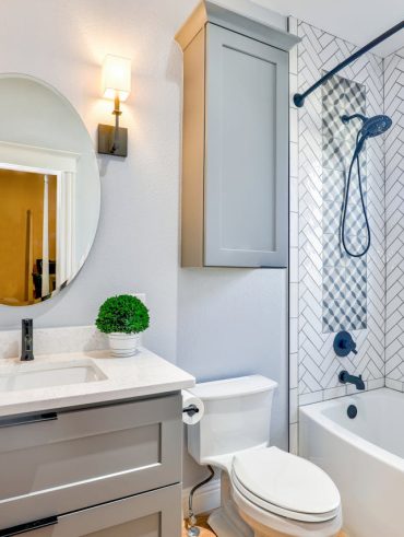 astuces et conseils pratiques pour Aménager une petite salle de bain