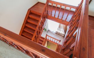 Garde corps escalier intérieur moderne pour un design et sécurité au quotidien