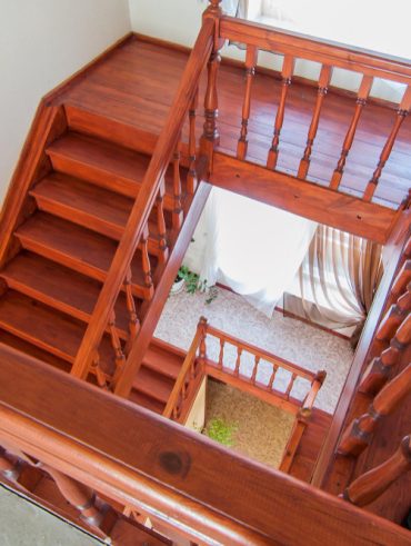 Garde corps escalier intérieur moderne pour un design et sécurité au quotidien