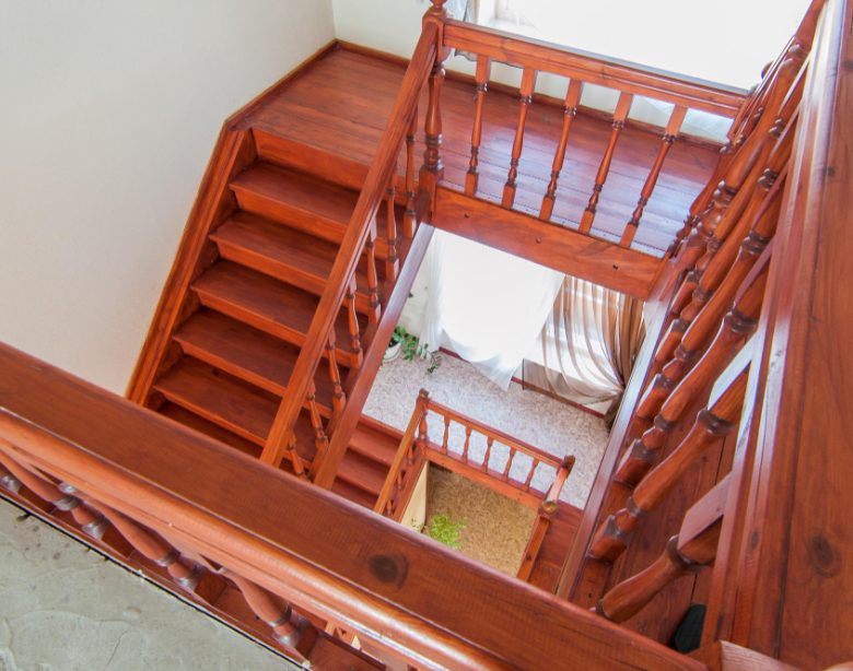 Garde corps escalier intérieur moderne pour un design et sécurité au quotidien