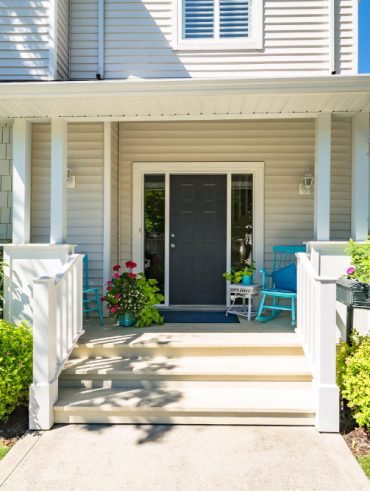 Aménager une coursive extérieure pour valoriser votre maison
