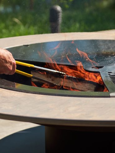 optimiser l'utilisation d'une plaque de cuisson sur votre barbecue au charbon