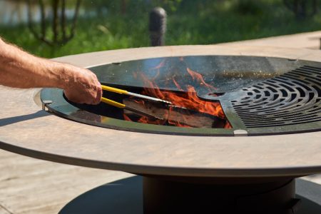 optimiser l'utilisation d'une plaque de cuisson sur votre barbecue au charbon