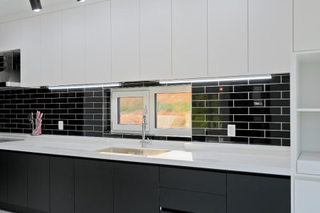 Astuces pour préserver l'éclat d'une cuisine noir mat sans traces